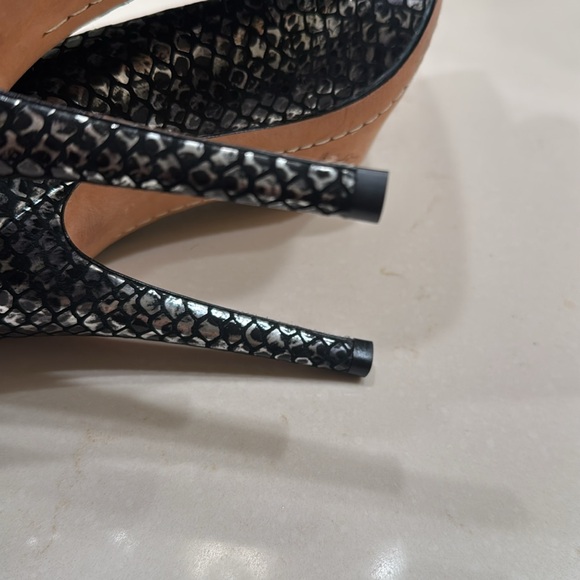 Alice and olivia high heels size 37 EUC fits like a 6 - Picture 7 of 8